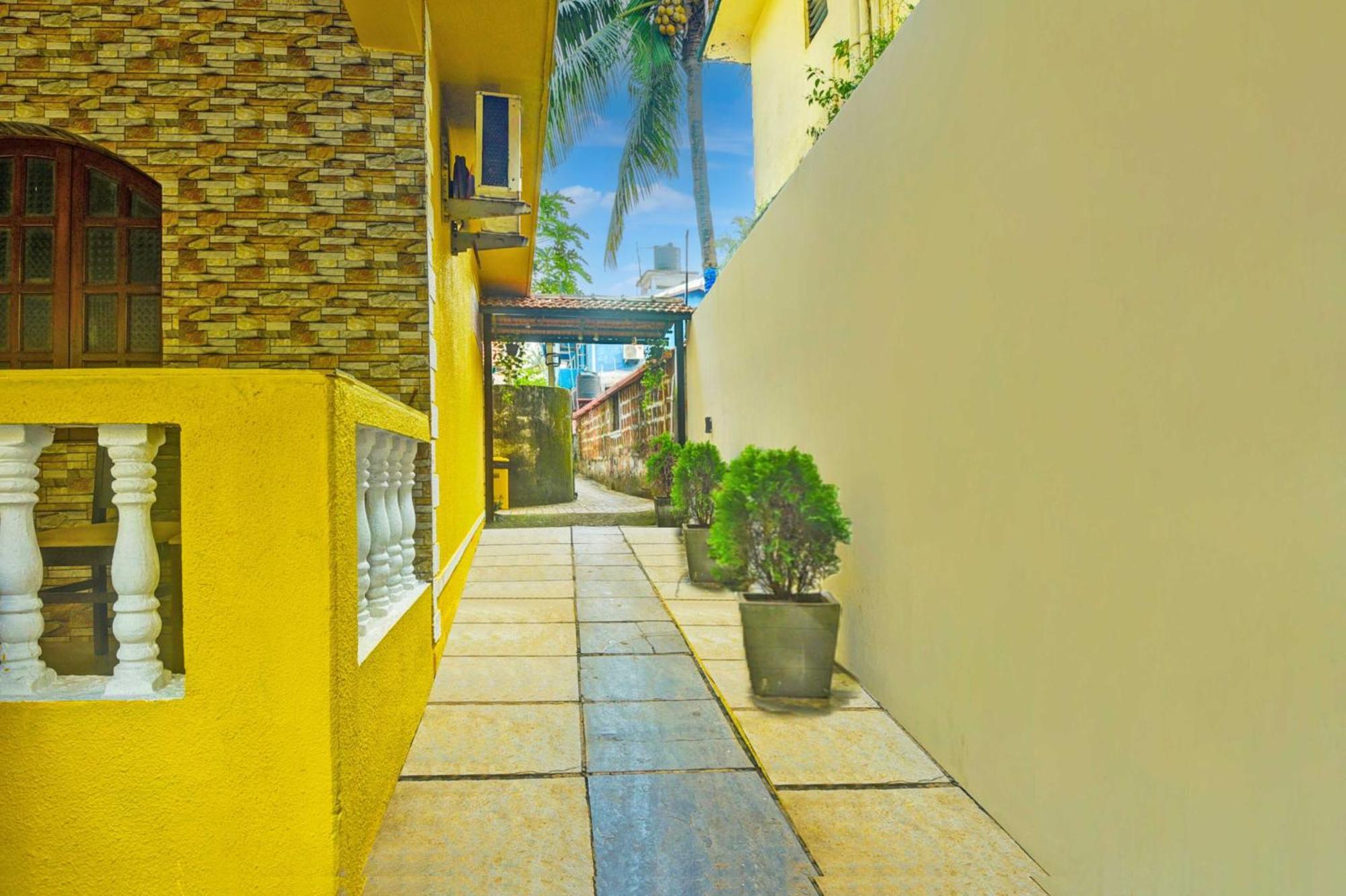 Peppy Guest House كالانغيُت المظهر الخارجي الصورة
